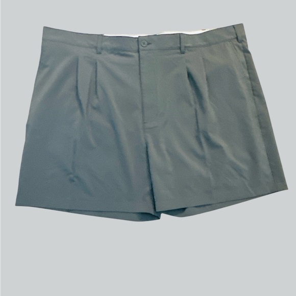 Reebok Other - EUC Reebok Men’s Gray Flat Front Shorts w/Pleats Size 50